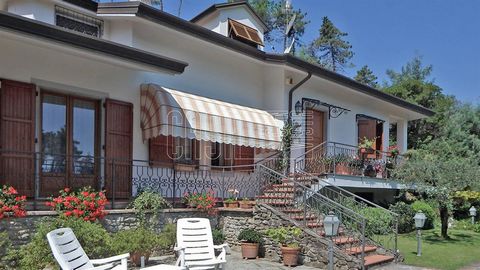 DESCRIPTION Ameglia, amazing independent house surrounded by greenery and only a few-minutes-drive away from the sea and all the main places of interest. After parking, in one of the many parking spaces or in the garage, you access the property throu...