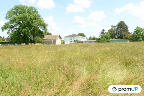 Welcome to all, dear future owners! We are delighted to present you with a unique opportunity to make your building dreams come true in an idyllic setting. You will love this building plot with an area of 707m2, which is ready to accommodate the home...