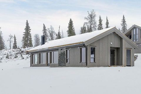 Stylish quality cabin with good facilities and great location in Varden Fjellandsby. Practical, pleasantly furnished to a high standard, suitable for families. After an active day in nature, which is literally on your doorstep, you can relax in the s...
