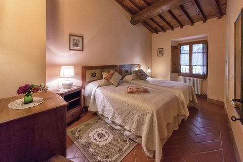 Dieses elegante Ferienhaus in Figline Valdarno ist der ideale Ort zum Ausruhen. Von hier aus können Sie auch die Städte und Regionen der Toskana besichtigen. An der Grenze des Chianti-Gebiets, zentral und ruhig gelegen zwischen Florenz, Siena und Are...