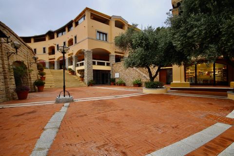LOCAL COMMERCIAL SHOP PORTO CERVO MARINA Directly on the square of the Marina of Porto Cervo adjacent to the YCCS and to all the tourist port activities, the property is in a highly visible position. Internally a very large room that is directly over...