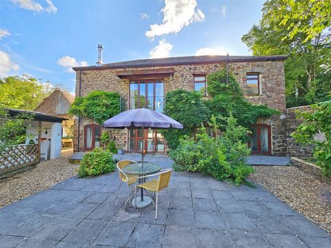 This fine country residence known as The Old Granary has a wealth of charm and dates back many centuries. It has been vastly improved in recent years and has been in the ownership of our client since 2009. During that time the property which is prese...