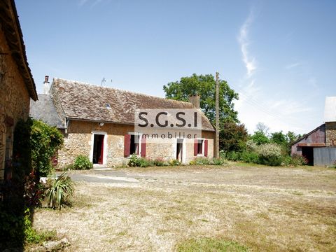 In the commune of Ruillé-en-Champagne, property with dwelling house and various outbuildings (stables, soues, stables, etc.) located on a plot of 23,009 m2. Several projects to imagine: horses, dogs and other animal friends are welcome in this space ...