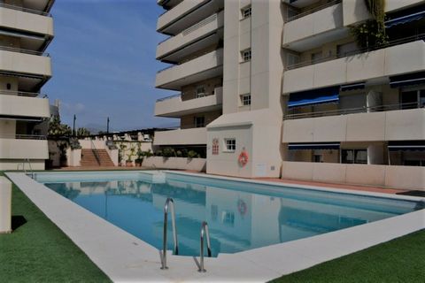 Located in Puerto Banús. -THE BEST LOCATION IN PUERTO BANUS - 2 bedroom, 2 bathroom apartment located in an excellent location in Puerto Banus. The beach is only 5 min. walking. Similarly, this area has excellent shopping malls, restaurants, supermar...