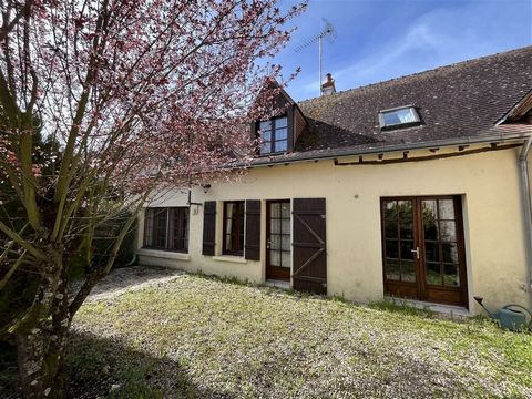#EXCLUSIVE TO BEAUX VILLAGES! Village house in the centre of the Brenne National Parc with basic amenities within walking distance. This pretty little cottage would make an ideal holiday home. Attractive garden to the front only, with a gate and spac...