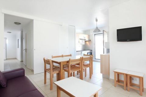 In the heart of the well-known seaside resort of Arcachon and close to the beach! The modern designed holiday residence comprises 55 apartments and has direct access to the beach. Parking is available in the underground car park (1 space per apartmen...