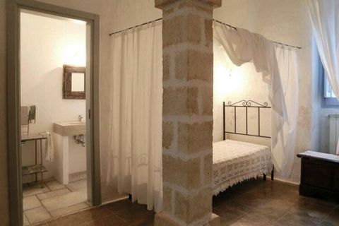 Enjoy a relaxing holiday in an authentic and lovingly restored masseria. This charming country house awaits you on the outskirts of Ostuni and is surrounded by a beautiful garden. With the small kitchen you can take care of yourself without any worri...