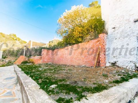 A splendid urban plot of land with the possibility to build on it situated in the charming village of Salares. This plot has parking nearby and it is located within walking distance to all of the local amenities and only a 30 minutes drive away from ...