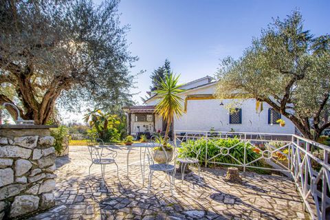 Riano Flaminio Coldwell Banker Gruppo Bodini offers for sale a delightful two-family house of approximately 200 sqm with a large garden and an amazing swimming pool, arranged on one level. The property consists of an entrance hall, large living room ...
