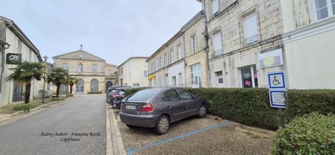 Dpt Charente Maritime (17), à vendre TONNAY BOUTONNE immeuble