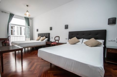 Welcome to your new home in the heart of Cadiz! This spectacular apartment, with an activity license for tourist purposes, offers a unique opportunity for those looking for a home in a privileged location and with all the comforts. Property Features:...
