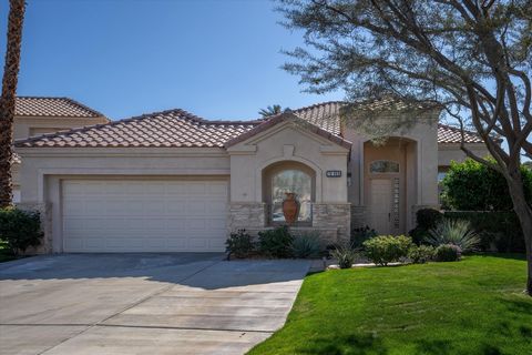 Nestled in La Quinta Fairways, a serene, quiet, guard-gated community, this 3-bed, 2.5-bath haven offers mountain views and sits on an interior cul-de-sac lot. The open floor plan is enhanced with a 2-way fireplace and high ceilings, perfect for quie...