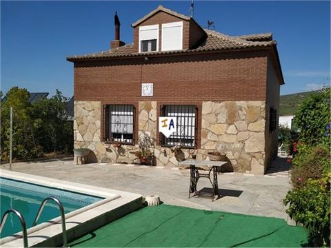 This quality detached 5 bedroom, 3 bathroom Cortijo with a wonderful 665m2 plot, including a private swimming pool, solar panels, fruit trees, barbecue, summer kitchen and alfresco dining area as well as a feature water fountain and mature gardens, i...