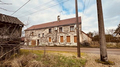 Come and discover this Burgundian farmhouse at the price of €151,200 at your EXPERTIMO agency. This renovated country house located in the hamlet of AVIGNY, near MAILLY-LA-VILLE comprises: - On the ground floor: an entrance hall with veranda overlook...