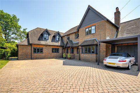 Set in one of Woldingham's most desirable private roads, this charming 5 double bedroom, 3 bathroom, contemporary detached residence, having been upgraded and refurbished by the current owners, all within walking distance of the village and mainline ...