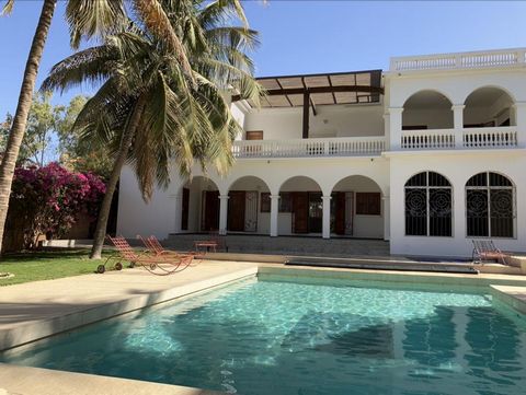 Exceptional location for this furnished waterfront villa. Villa with swimming pool on a plot of 1400 m², 25 m of seafront. Comprising large living room opening onto terrace with view of swimming pool and sea, fitted kitchen, 5 bedrooms with shower ro...