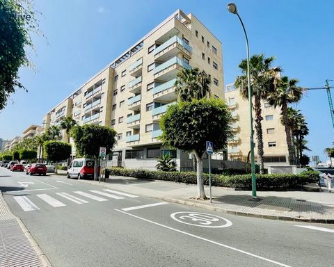 Excellent apartment located in Doctor Negrín area, 5th floor, very bright, has three bedrooms, two bathrooms, garage and storage room. Property in impeccable state of conservation and views of the golf course. The price does not include Notary, Regis...