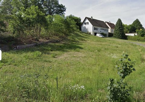 Become the owner of this building plot in the town of Feytiat, near Mas Gauthier. The building part leaves you 1140m2 to imagine a new house for the whole family. You will enjoy a quiet and privileged environment with a beautiful view. Do not hesitat...