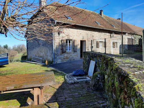 Situated in the heart of a pretty little hamlet, this character house offers great potential. Surrounded by a pretty little green space, it has 5 bedrooms, and large rooms that can be converted as you wish. Outside, you'll find a workshop to store yo...