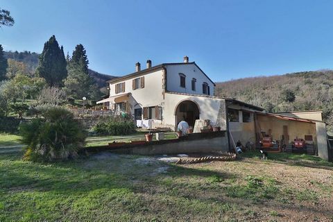 It is easy to see from the pictures that this is a former farmhouse. The building not only has several warehouses, cellars and machine rooms, but also the agricultural equipment. Of course, the agricultural land, which extends around the house in a b...