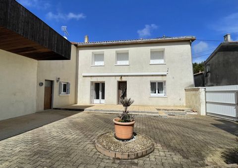 In a quiet village and only 10 km from Aulnay-de-Saintonge, this property benefits from easy to maintain grounds and a large garage. Ground floor: An entrance / office, a toilet, a living room and dining room with fireplace and insert, a fitted and e...