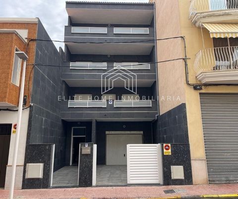 Elite Home Real Estate exclusively presents you this excellent opportunity to acquire this complete residential building located in Oropesa del Mar, just minutes from the beach and with very good access to the main circulation arteries.~~This complet...