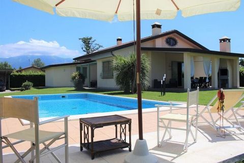 Holiday house with pool near the long, beautiful sandy beaches of the Versilia coast. The tastefully furnished house in the country house style is located on the well-tended lawn with palm trees. With a living space of 160 square meters, 4 bedrooms a...