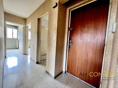 4-room apartment to renovate with balcony, cellar and parking space available at an additional cost. This apartment has three bedrooms, a separate kitchen, a water closet, a bathroom, as well as a hallway of 4m2. It is located on the 5th floor, offer...