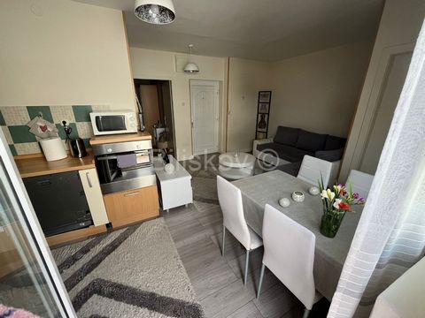 Split, Manuš, on the third floor of a residential building without an elevator, an apartment with a total usable area of 46m2. It consists of a kitchen with a dining room and a living room, two bedrooms, a bathroom and two loggias. It is air-conditio...
