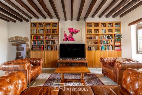Located in the town of Sèvremont, this home reveals all its history through its 226 sqm of living space, thus offering a property of character just 15 minutes from Les Herbiers. This authentic 15th century residence is part of local history and the r...