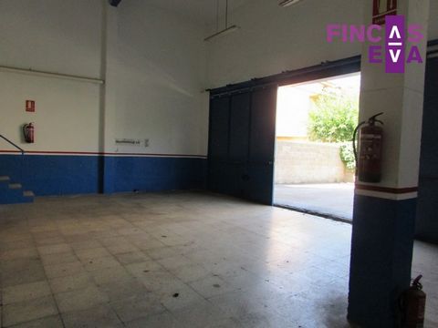 Local of 320 useful meters, on a plot of 900 meters. It can be used for various uses such as: mechanical workshop (last activity) or other type of business.. . 6 meter high ceilings. It also has a smoke outlet, a separate and very spacious entrance.....