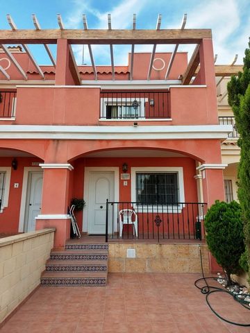 Townhouse with communal pool! It is a 'DUPLEX' type with 97m2 living area with 3 bedrooms and 2 bathrooms, private parking, a separate kitchen, living room, 20m2 patio, a terrace at the front, a balcony on the first floor and a roof terrace! communit...