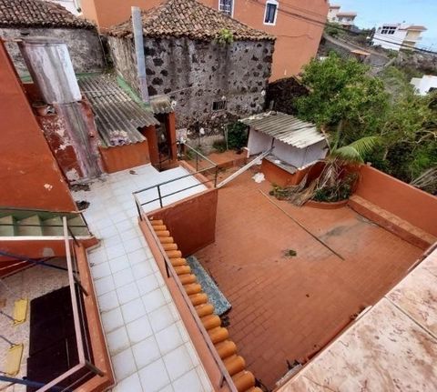 For Sale BANK PROPERTY~~Property composed of several registered properties, the whole is transmitted.~~In its current configuration we find three homes, two premises, storage rooms, terrace and walkable roof with a total constructed area of FIVE HUND...