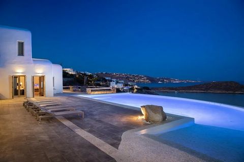 Entdecken Sie Anise, ein außergewöhnliches Anwesen auf Mykonos mit einzigartigem Charme und Stil, das mit dem Boot erreichbar ist und einen spektakulären, atemberaubenden Meerblick bietet. Perfekt gelegen, ist diese Villa eine Oase der Ruhe, geschütz...