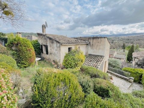 Located in a charming little hamlet, about 4 km from the town centre of APT, in the commune of Saignon... Old house offering about 95 m2 of living space composed of a dining room with US kitchen and a living room with fireplace both open onto terrace...