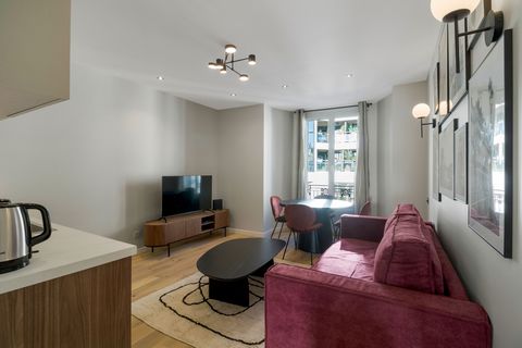 This recently renovated apartment is located on the fourth floor of a small building without an elevator. It offers a comfortable, modern and warm space including a bedroom with a double bed and a television, a shower room, a separate toilet, and a l...