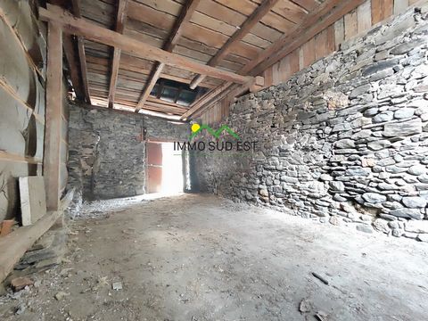 Barn with high potential. Come and discover, in the heart of a warm mountain village, near the 3 Valleys, on the SOUTH slope of the Bozel valley, this beautiful stone barn. It is located only 25 minutes from the ski slopes of Courchevel! Everything i...