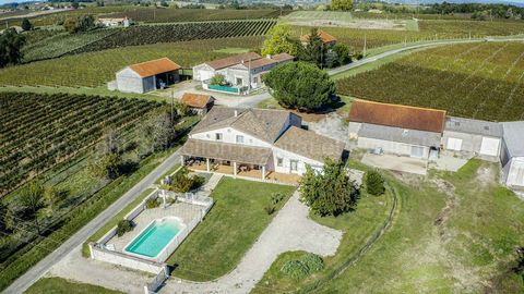 Wine property of around 33ht all in one piece, 2 completely renovated stone houses. Comprising (a gite of 75m² living space) and (a stone house with swimming pool (8x4x1.50) of 182m² living space with garage) with a 360 degree view over the neighbori...