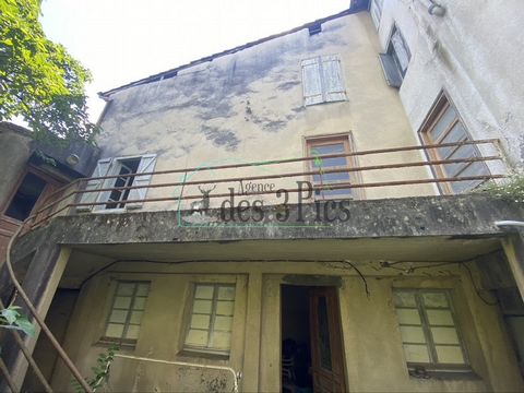 IDEAL INVESTORS. In the center of Saint-Girons, all amenities nearby, come and discover this real estate complex composed of two terraced houses, with garden to renovate in full. For any further information, contact Stéphane at ... Fees charged to th...