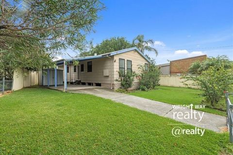 Wright Way Realty Jervis Bay presents the perfect opportunity for first home buyers or those creative investors looking to add value to their property portfolio's. This home offers the charming character of yesteryear, single level living, and promis...