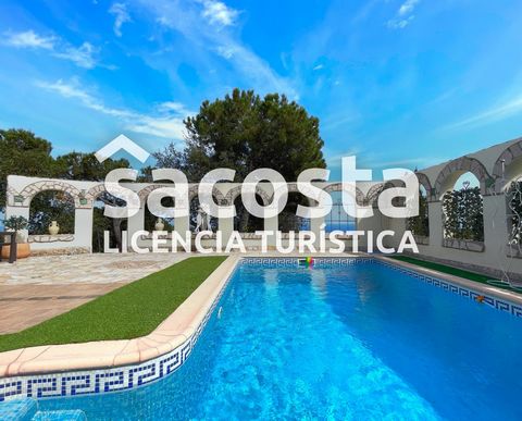 We present you a wonderful villa with spectacular panoramic views, designed with love and with a TOURIST LICENSE, located in the prestigious urbanization Serra Brava. This amazing property offers multiple options to create a unique home, like no othe...