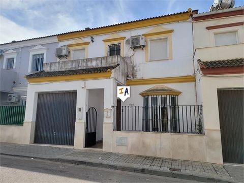 Esta casa adosada de 134 m2 construidos y 3 dormitorios está situada en la ciudad de Aguadulce en la provincia de Sevilla en Andalucía, España. La propiedad se encuentra a pocos pasos del centro de la ciudad y de todos los servicios locales que Aguad...