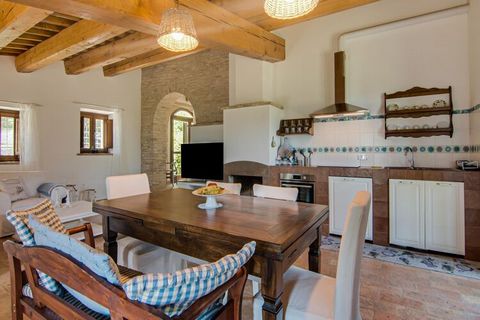 Residing in a structure made in 1563, this holiday home was renovated in 2009 and in 2020 again. The accommodation is composed of a first-floor apartment with 1 bedroom and a large ground-floor another apartment with 2 bedrooms. With a private garden...