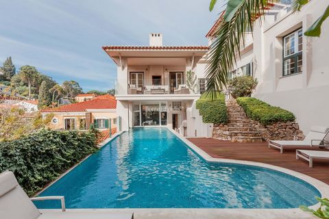 Presenting a beautiful 5+1-bedroom villa with a swimming pool in an excellent location in Estoril. Spread across 4 floors, the top floor features a welcoming entrance leading to a bedroom with access to a spacious terrace. Descending the staircase, y...