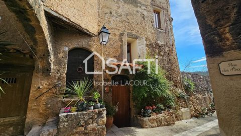Are you seeking the picturesque charm of a Provençal village combined with a bright house offering breathtaking views? This property is perfect for you! Located in the heart of Villecroze village, offering immediate proximity to local shops, restaura...