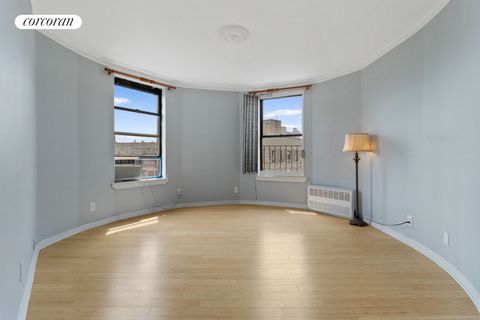 Welcome to the dazzling Cooperatives at 80 Saint Nicholas Avenue, where modern convenience meets the timeless elegance of pre-war styles. Conveniently located on the 7th floor of this low-rise beauty, Unit 7B is a sunny sanctuary that offers excellen...