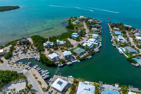 This exquisite 3-bedroom, 3-bathroom waterfront residence in the private, gated sub-division of Stirrup Key offers a harmonious blend of comfort and elegance, complemented by awe-inspiring views and a peaceful atmosphere. This neighborhood is one of ...