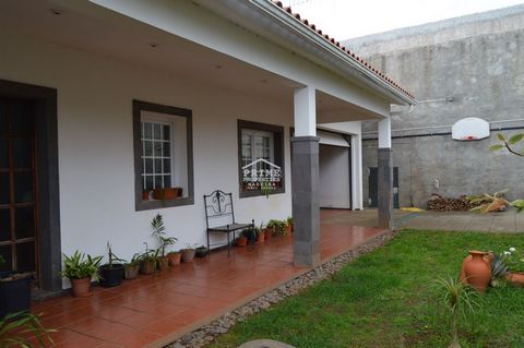 Located in Santa Cruz. Three bedroom house located in the country side of Santa Cruz. If you´re looking for green pastures, privacy.. look no further. Located in a quiet, residential area. The well presented house offers family friendly accommodation...