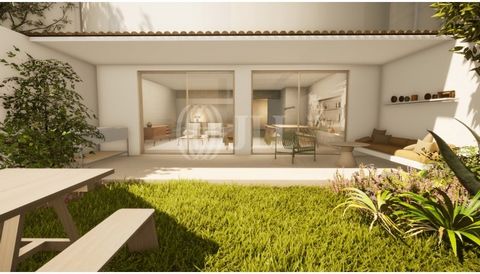 3 bedroom villa, with 531 sqm of gross construction area, fully renovated with a project by Architect Pedro Ricciardi, with an elevator, a 53 sqm garage, in Lapa, Lisbon. It is spread over five floors: on the -1 floor, there is a living room and TV r...