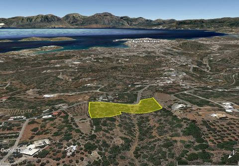 Located in Agios Nikolaos. This plot of building land is located in the outskirts of the coastal tourist town of Agios Nikolaos, enjoying wonderful, unhindered views of the Mirabello Bay, the town and the mountains. The land, which measures 7249 sq. ...